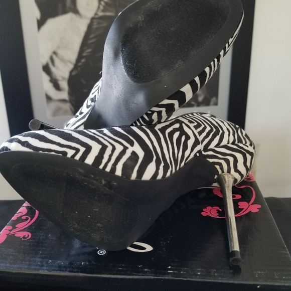 PRICE DROP Qupid Zebra print heels - Picture 2 of 6